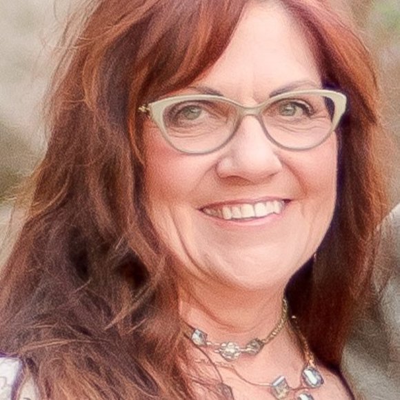 Meet your Posher, Crystal - Picture 2 of 4